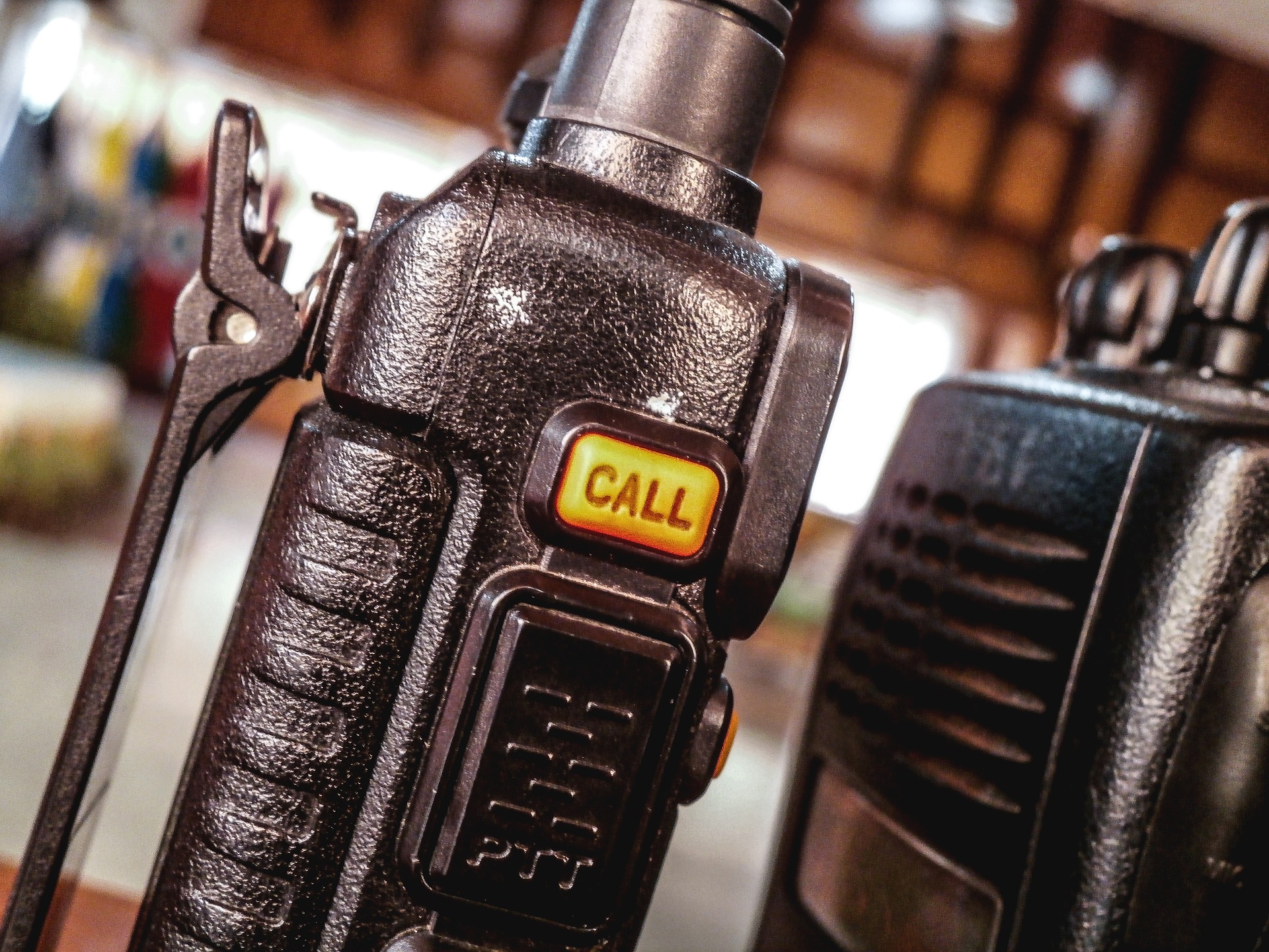 walkie-talkie-2534576_1920 walkie-talkie-2534576_1920